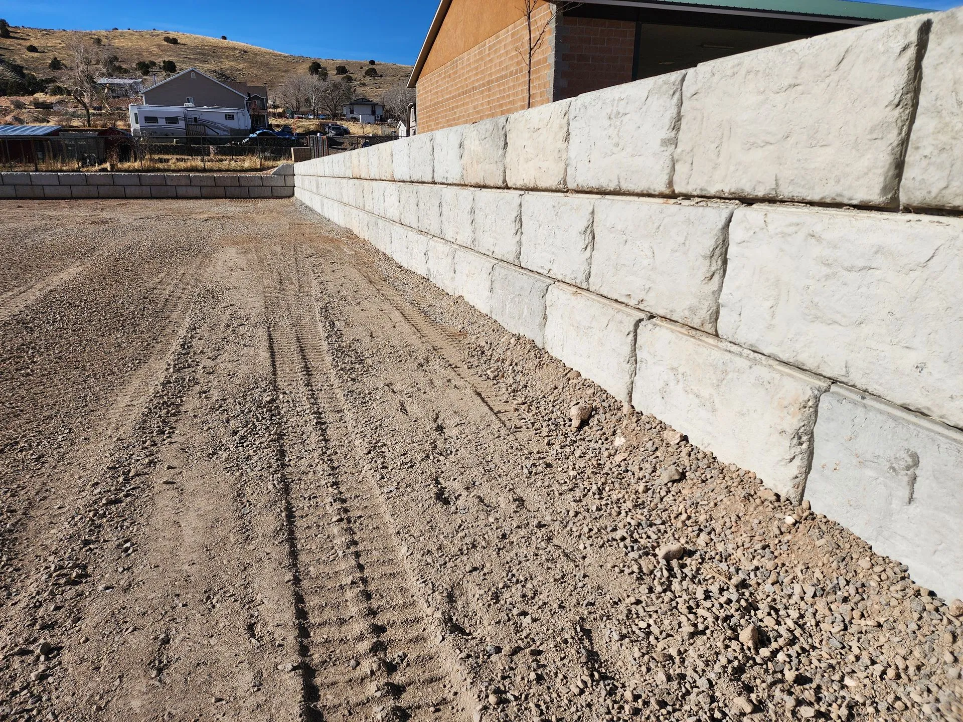 Detailed concrete block retaining wall construction